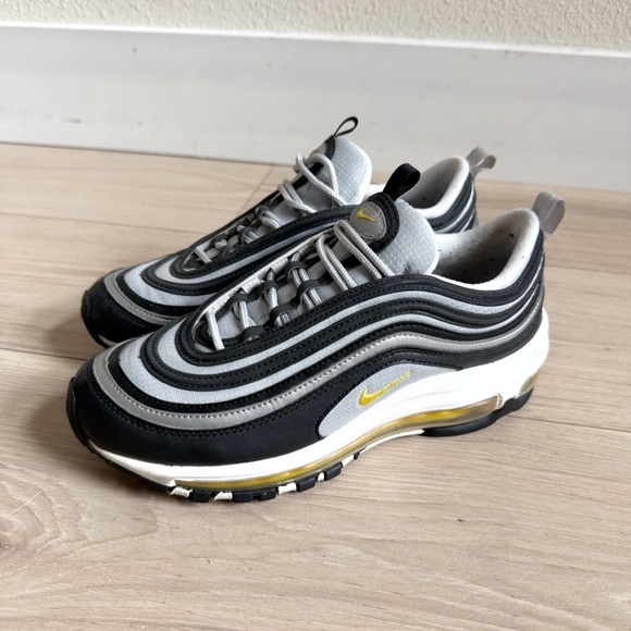 Nike Air Max 97 GS Black Yellow White Shoes 921522 010 Size 6Y (Women’s 7/7.5) - Picture 3 of 9